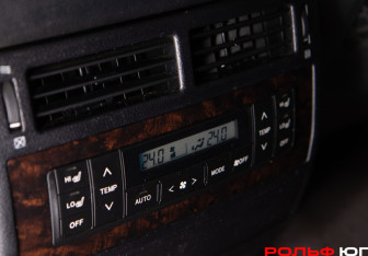 Подержанный автомобиль Toyota Land Cruiser Suv 2010 года (18 фото)