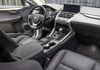 Подержанный автомобиль Lexus NX 2018 года (11 фото)