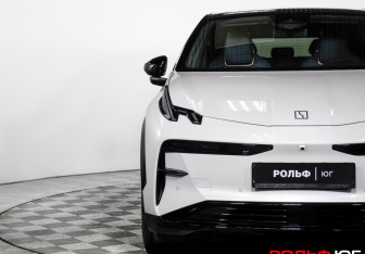 Подержанный автомобиль Zeekr X 2023 года (36 фото)