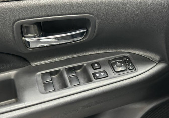 Подержанный автомобиль Mitsubishi Outlander 2013 года (19 фото)
