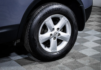 Подержанный автомобиль Nissan Qashqai 2008 года (15 фото)