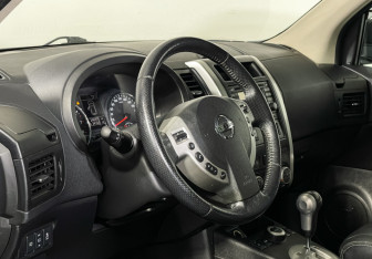 Подержанный автомобиль Nissan X-Trail 2012 года (13 фото)