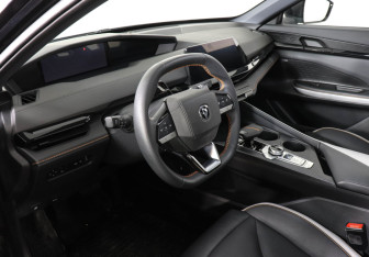 Подержанный автомобиль Changan UNI-V 2024 года (9 фото)