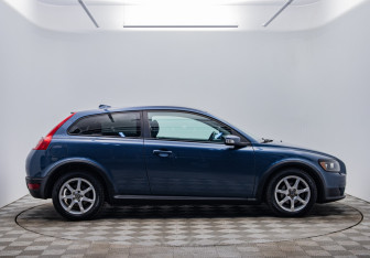 Подержанный автомобиль Volvo C30 2009 года (4 фото)