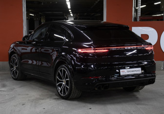 Подержанный автомобиль Porsche Cayenne 2020 года (7 фото)