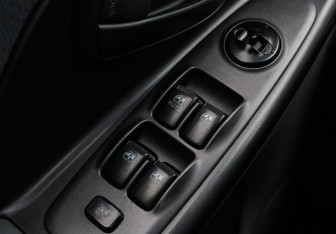 Подержанный автомобиль Hyundai Elantra Sedan 2004 года (14 фото)