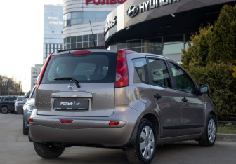 Подержанный автомобиль Nissan Note 2008 года (4 фото)