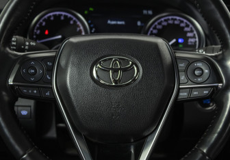 Подержанный автомобиль Toyota Camry Sedan 2020 года (12 фото)