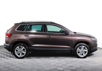 Подержанный автомобиль Skoda Karoq 2020 года (4 фото)