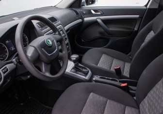 Подержанный автомобиль Skoda Octavia Wagon 2012 года (10 фото)
