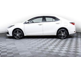Подержанный автомобиль Toyota Corolla Sedan 2017 года (3 фото)