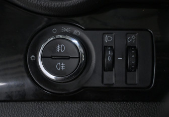 Подержанный автомобиль Chevrolet Orlando 2014 года (14 фото)