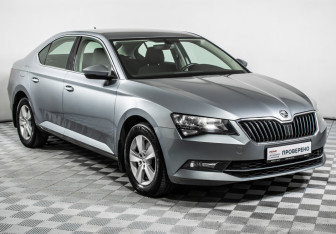 Подержанный автомобиль Skoda Superb Liftback 2018 года (3 фото)