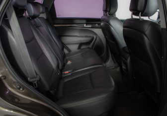 Подержанный автомобиль Kia Sorento 2013 года (10 фото)