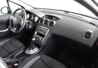 Подержанный автомобиль Peugeot 408 2014 года (8 фото)