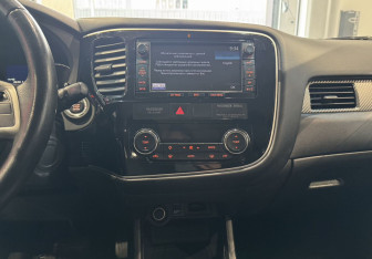 Подержанный автомобиль Mitsubishi Outlander 2013 года (16 фото)