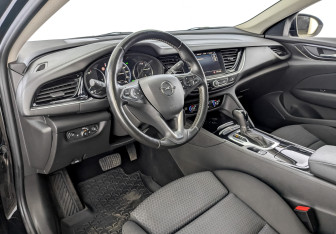 Подержанный автомобиль Opel Insignia Liftback 2021 года (16 фото)