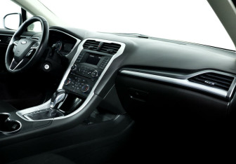 Подержанный автомобиль Ford Mondeo Sedan 2017 года (6 фото)