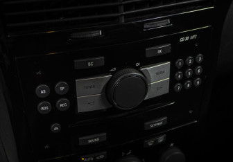 Подержанный автомобиль Opel Astra Sedan 2013 года (14 фото)