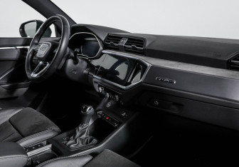 Подержанный автомобиль Audi Q3 2021 года (9 фото)