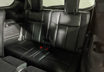 Подержанный автомобиль Nissan Pathfinder 2015 года (21 фото)