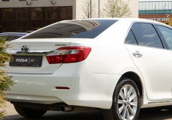 Подержанный автомобиль Toyota Camry Sedan 2014 года (19 фото)