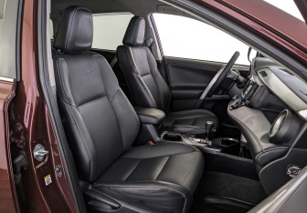 Подержанный автомобиль Toyota RAV4 2016 года (23 фото)