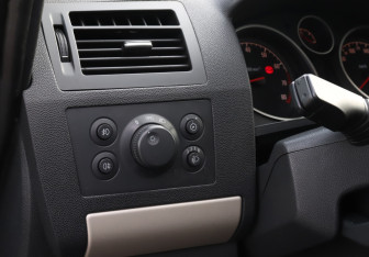 Подержанный автомобиль Opel Zafira Compactvan 2008 года (16 фото)