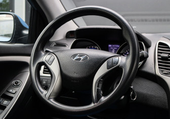 Подержанный автомобиль Hyundai i30 Hatchback 2013 года (11 фото)
