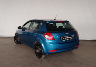 Подержанный автомобиль Kia Ceed Hatchback 2010 года (4 фото)