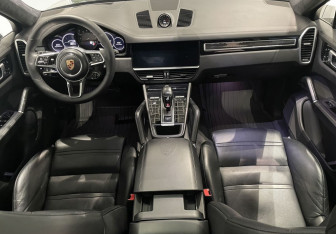 Подержанный автомобиль Porsche Cayenne 2019 года (10 фото)