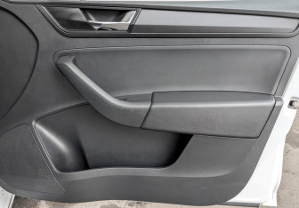 Подержанный автомобиль Skoda Rapid Liftback 2019 года (23 фото)