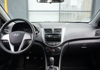 Подержанный автомобиль Hyundai Solaris Sedan 2014 года (12 фото)