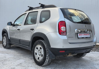 Подержанный автомобиль Renault Duster 2012 года (7 фото)