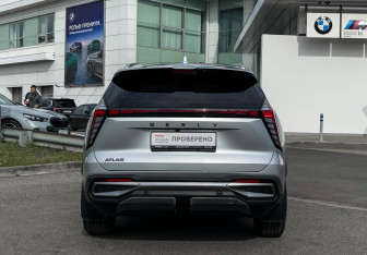Подержанный автомобиль Geely Atlas 2024 года (6 фото)