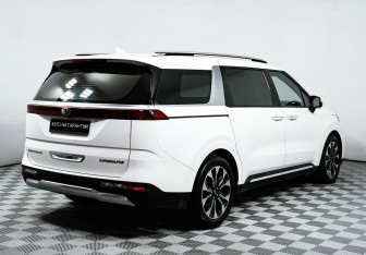 Подержанный автомобиль Kia Carnival 2020 года (3 фото)