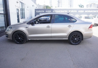 Подержанный автомобиль Volkswagen Polo Sedan 2019 года (8 фото)
