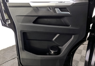 Подержанный автомобиль Volkswagen Multivan 2020 года (18 фото)