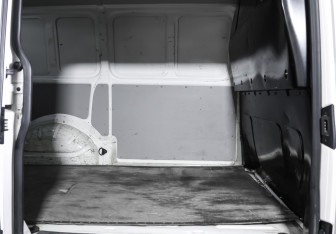 Подержанный автомобиль Volkswagen Transporter Van 2018 года (12 фото)