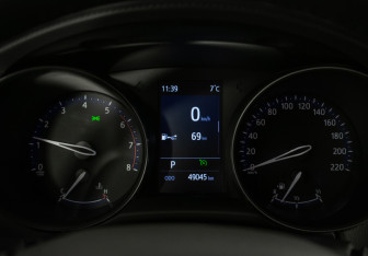 Подержанный автомобиль Toyota C-HR 2020 года (12 фото)