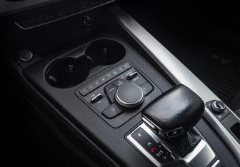 Подержанный автомобиль Audi A4 Sedan 2016 года (17 фото)