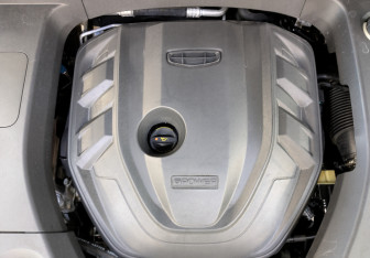 Подержанный автомобиль Geely Tugella 2022 года (9 фото)