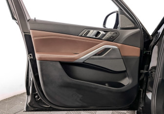 Подержанный автомобиль BMW X6 2021 года (19 фото)
