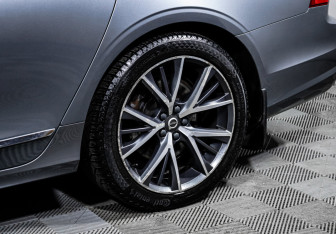 Подержанный автомобиль Volvo S90 2020 года (15 фото)