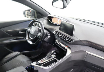 Подержанный автомобиль Peugeot 5008 Suv 2019 года (10 фото)