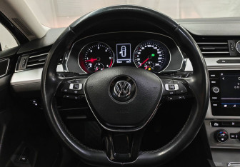 Подержанный автомобиль Volkswagen Passat Wagon 2019 года (12 фото)