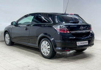 Подержанный автомобиль Opel Astra Hatchback 2011 года (6 фото)