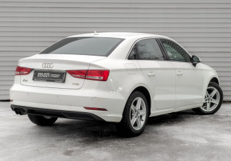 Подержанный автомобиль Audi A3 Sedan 2017 года (5 фото)