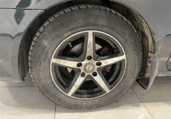 Подержанный автомобиль Honda Stream 2002 года (12 фото)