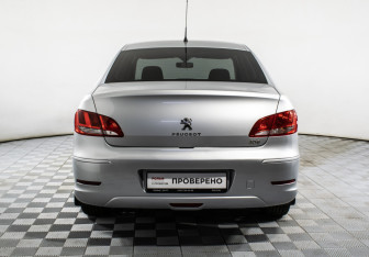 Подержанный автомобиль Peugeot 408 2012 года (6 фото)